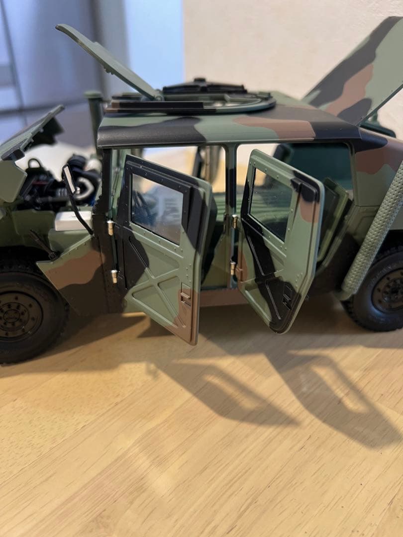 ミリタリ　ハマー　コマンド　1／18スケール　Thunder trac