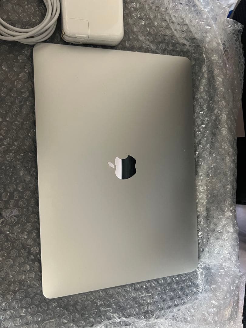 バッテリー100%Apple MacBook Pro 13インチ i5 2020
