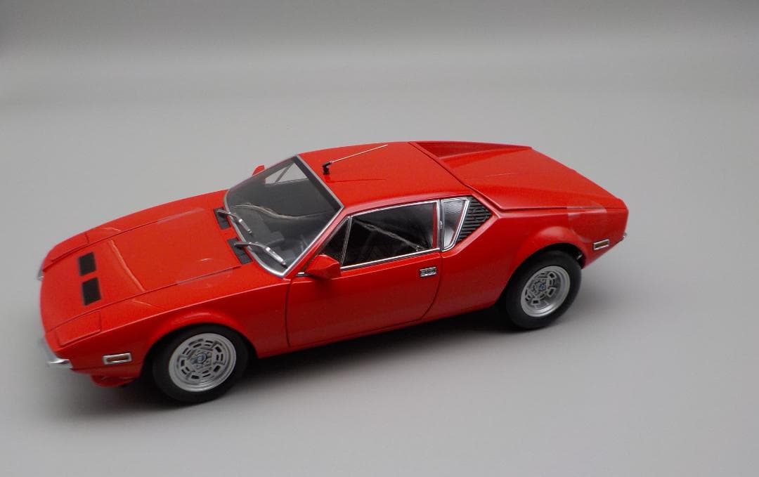 De Tomaso Pnantera L red 1/18 ミニカー