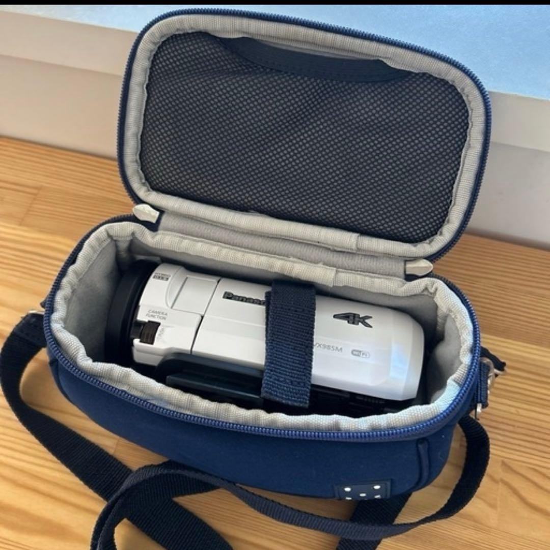 パナソニック 4Kビデオカメラ／三脚／交換バッテリー2個／ケース ４点セット
