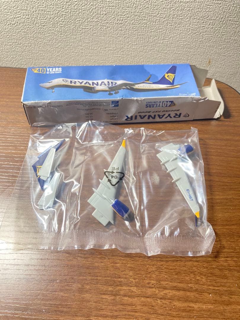 RYANAIR 40周年記念 Boeing 737 1/200「訳あり」