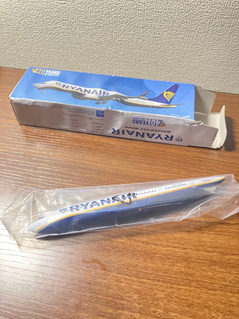 RYANAIR 40周年記念 Boeing 737 1/200「訳あり」