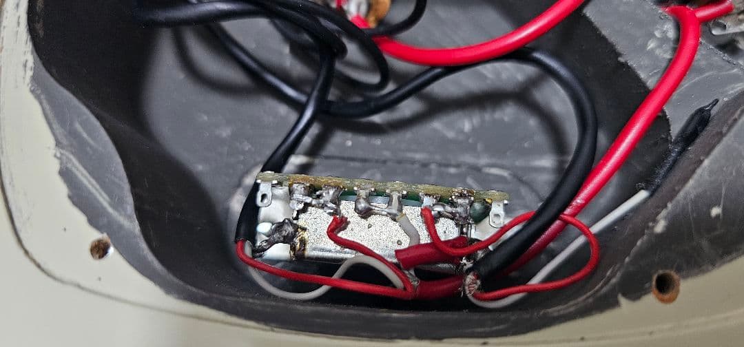 美品ヤマハ レブスター RSE20 おまけPU付 yamaha revstar白