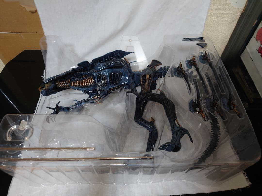 NECA エイリアン クイーン デラックスアクションフィギュア
