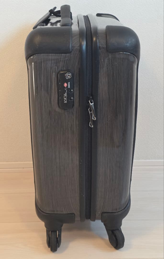 TUMI キャリーケース グレー TSAロック付き