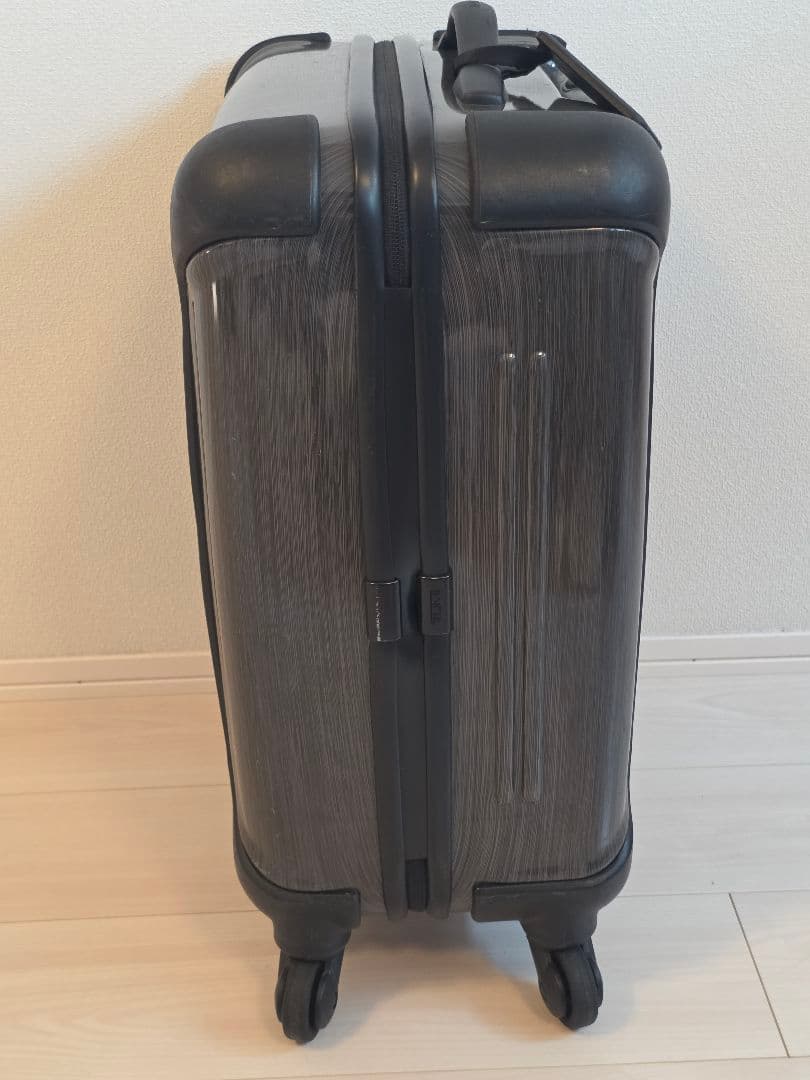 TUMI キャリーケース グレー TSAロック付き