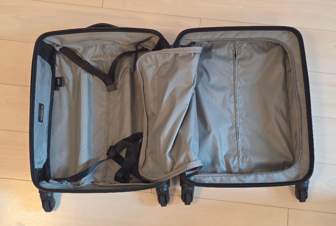 TUMI キャリーケース グレー TSAロック付き