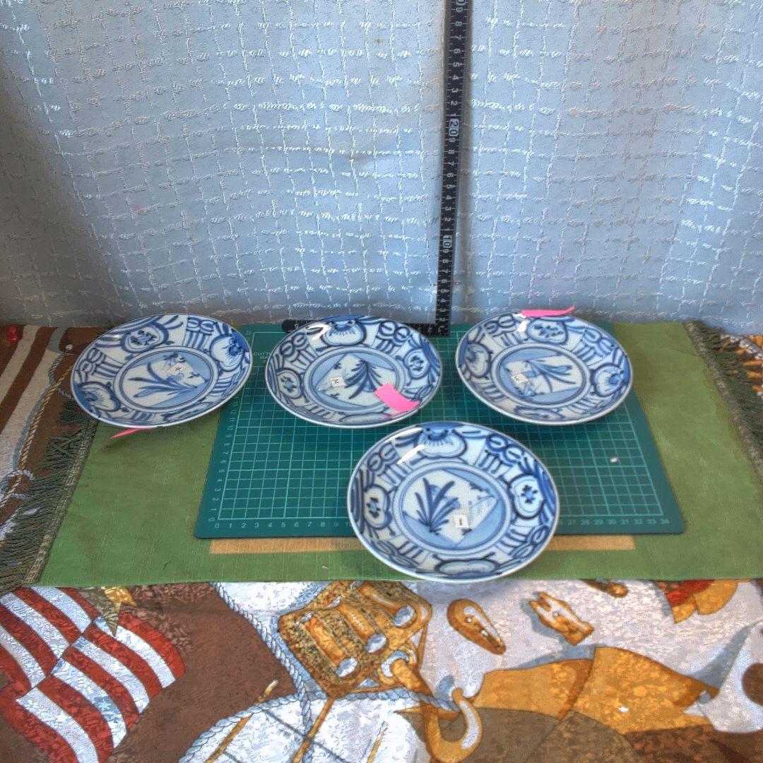 青白い花柄皿 4枚セット 中古 欠けありますニュー