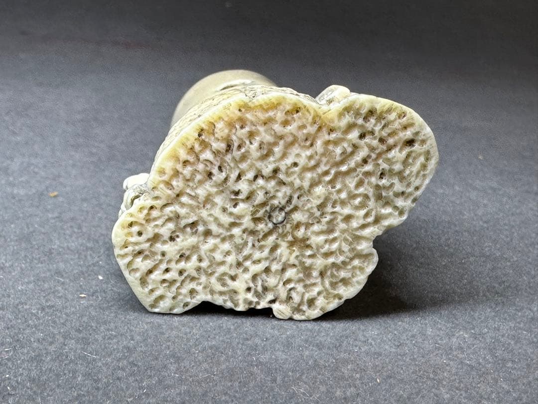 極上　根付　奈良 大仏柱 煙草 大彫刻 置物　細密細工　骨董　アンティーク在銘