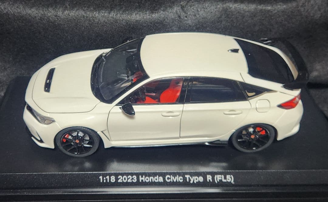 Paudi 1/18 シビック タイプR FL5 チャンピオンシップホワイト
