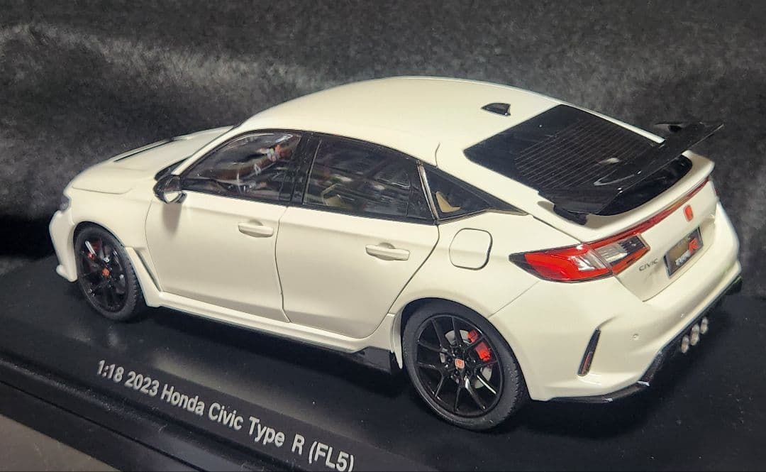 Paudi 1/18 シビック タイプR FL5 チャンピオンシップホワイト