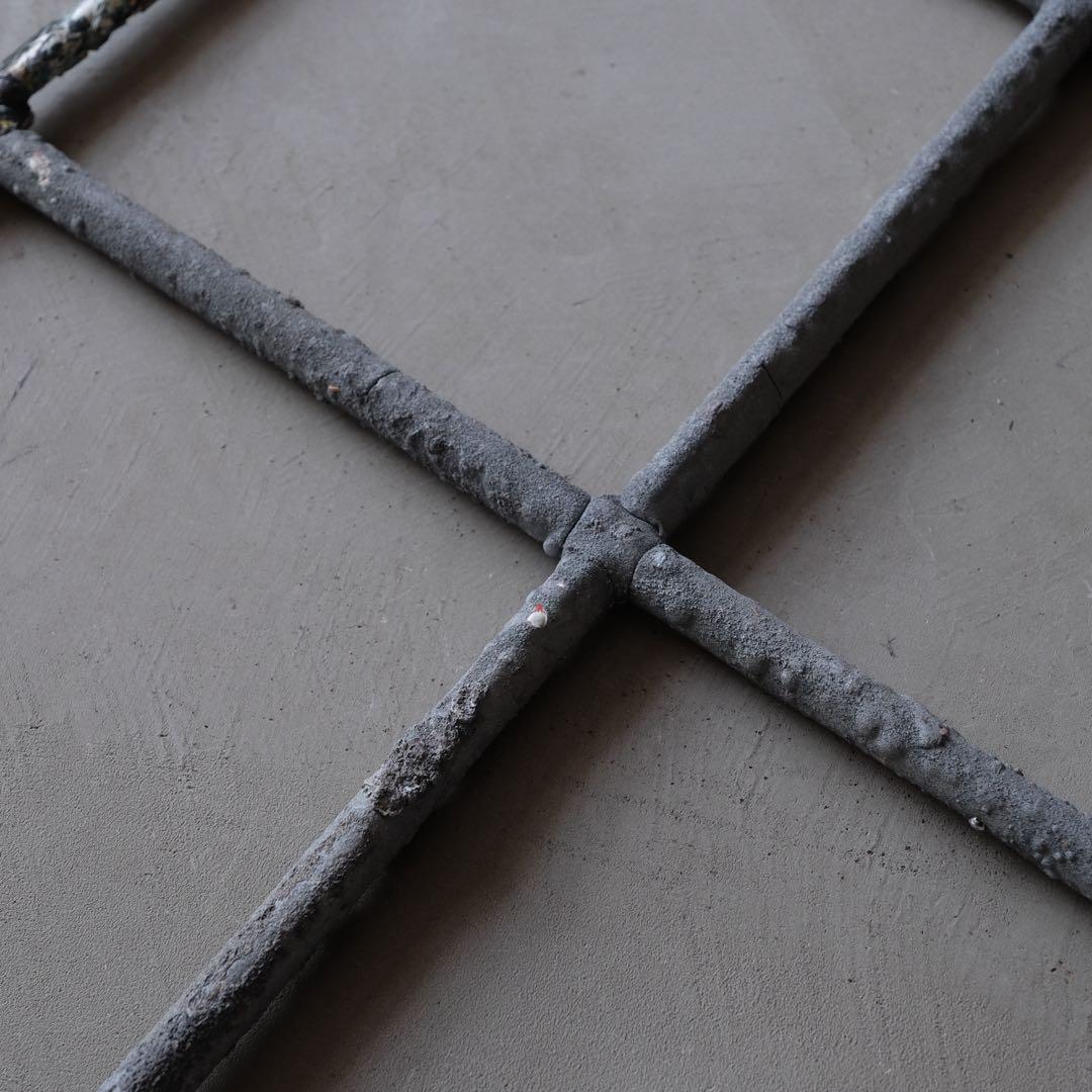 ペンキのついた鉄格子　壁掛け オブジェ アート 美術 芸術 ヴィンテージ 古道具