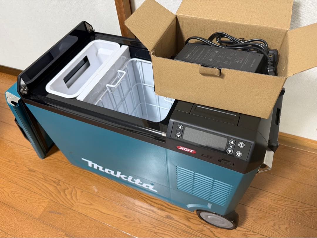 新品未使用　マキタ　Makita 充電式保冷温庫　冷蔵庫29L cw004g