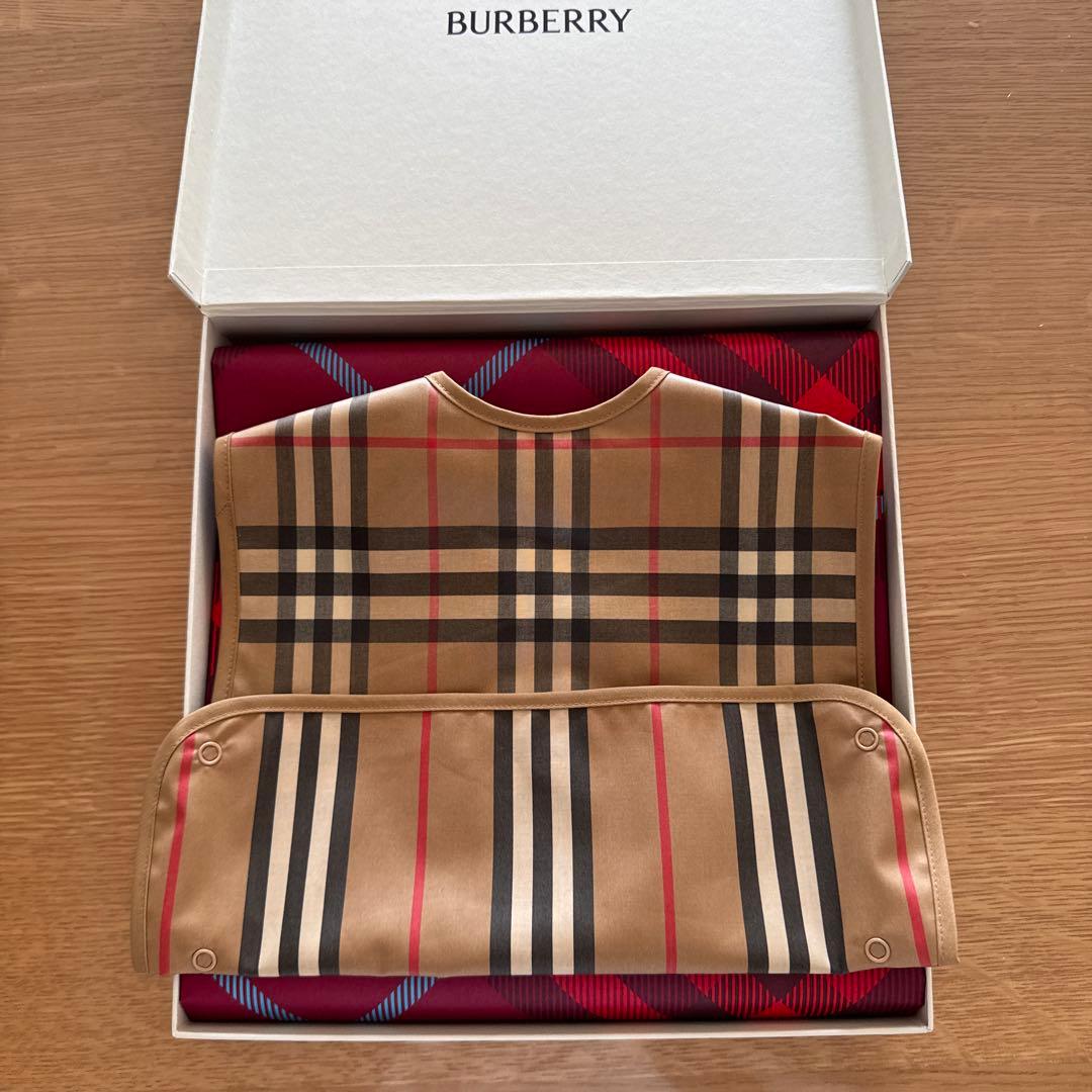 【新品】BURBERRY チェック柄　お食事エプロン