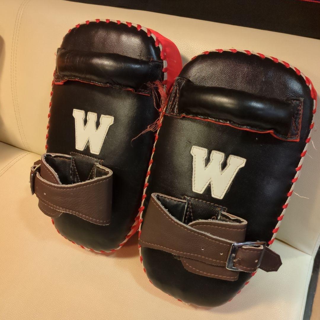 W ボクシング キックミット 黒/赤