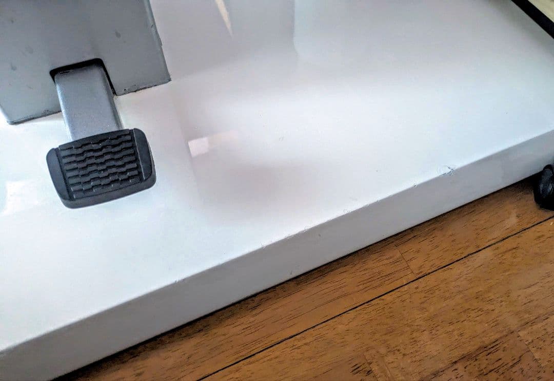 ニトリ！高さ調整可能なホワイトダイニングテーブル鏡面