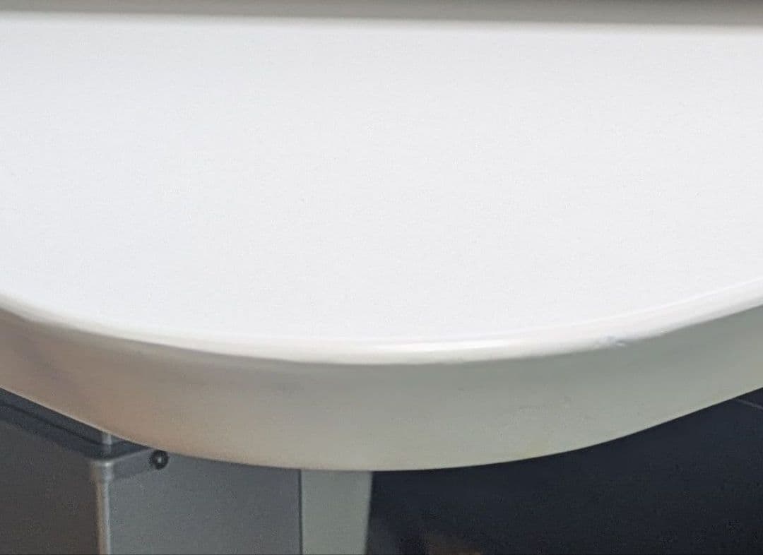 ニトリ！高さ調整可能なホワイトダイニングテーブル鏡面