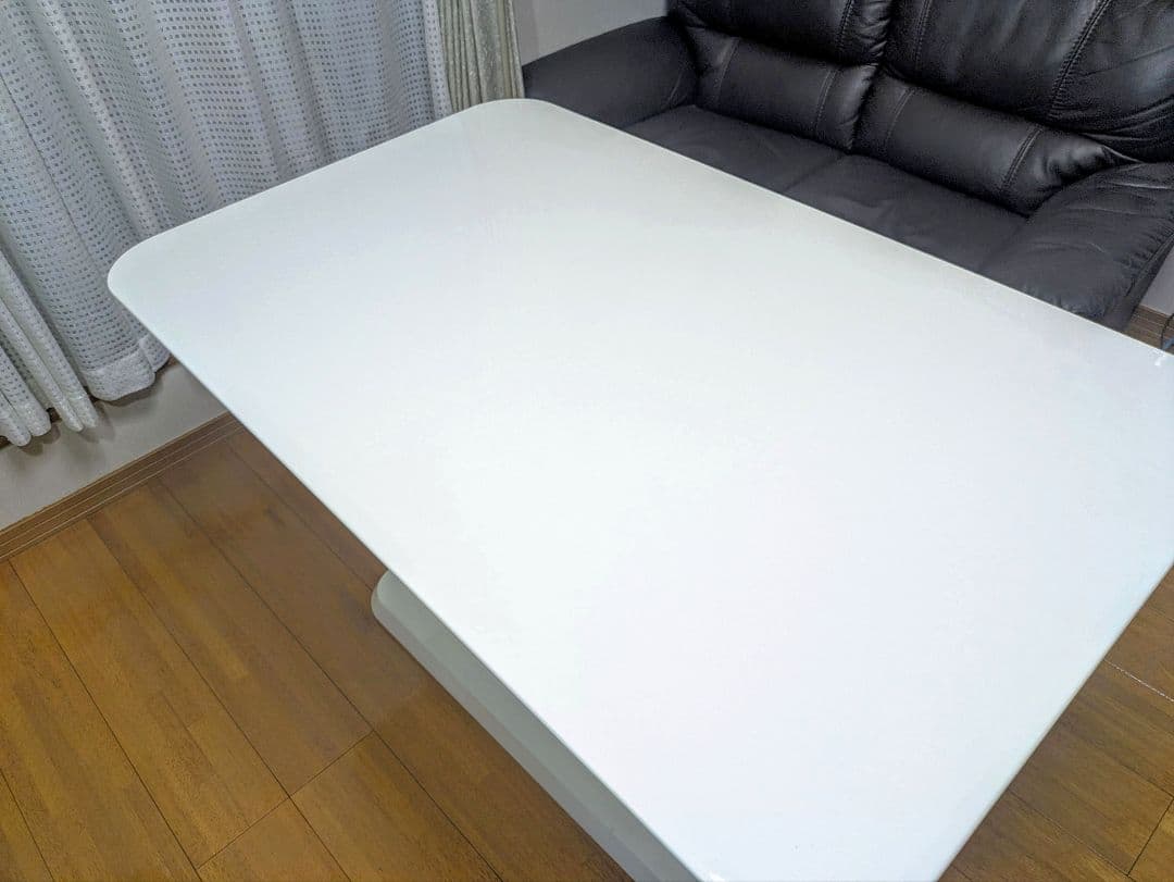 ニトリ！高さ調整可能なホワイトダイニングテーブル鏡面