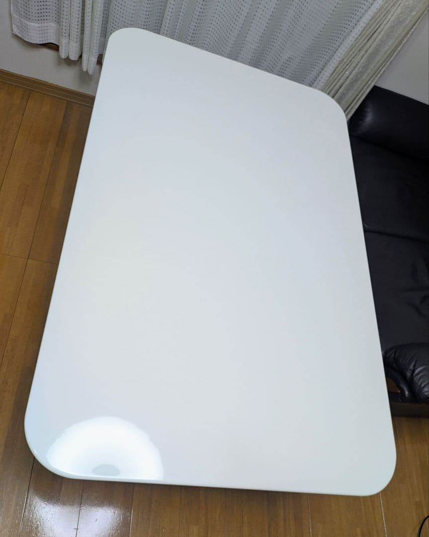 ニトリ！高さ調整可能なホワイトダイニングテーブル鏡面