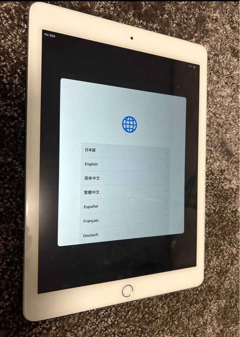 シルバー iPad 本体 第六世代