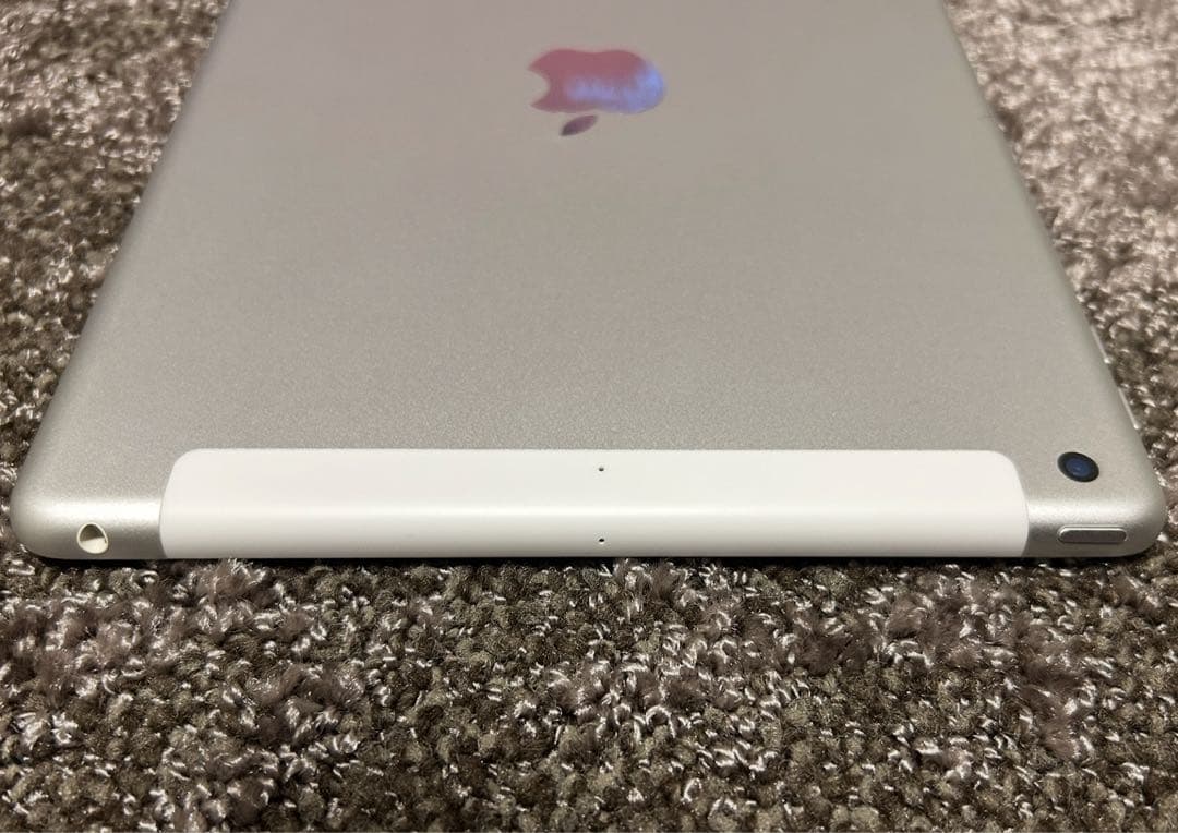 シルバー iPad 本体 第六世代