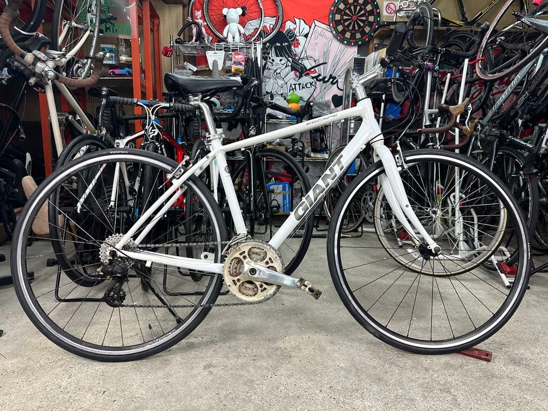 エスケープR3 基本分解発送送料無料！近県の方完成車直接配送等ご相談ください！