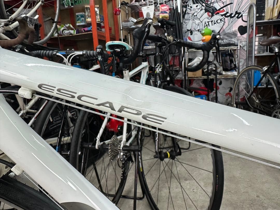 エスケープR3 基本分解発送送料無料！近県の方完成車直接配送等ご相談ください！