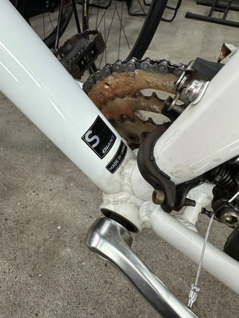 エスケープR3 基本分解発送送料無料！近県の方完成車直接配送等ご相談ください！