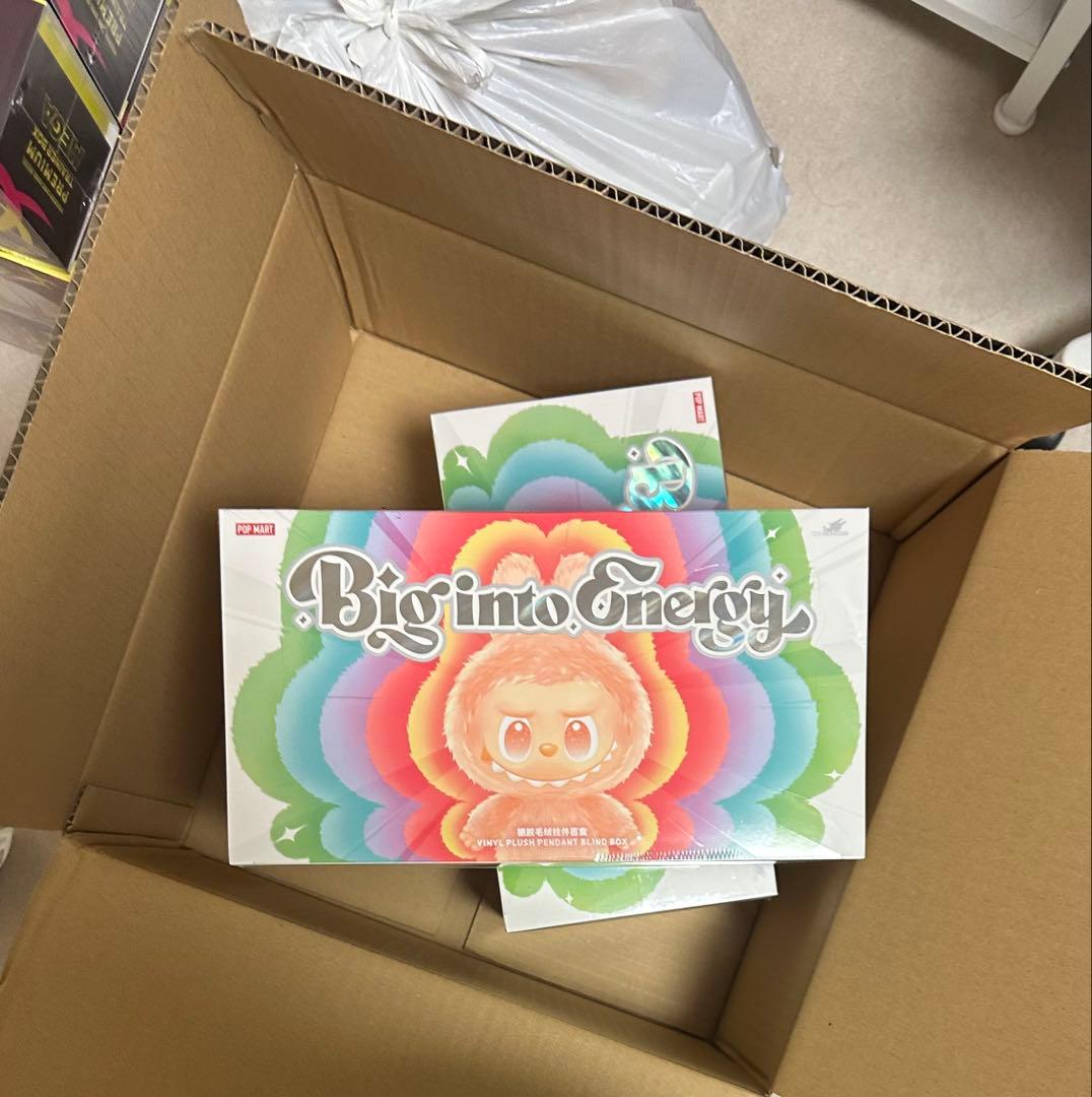 Labubu Big into Energy ぬいぐるみ　2アソートボックス
