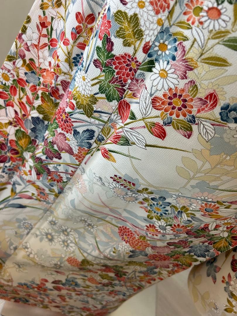 新品　しつけ糸付き　正絹振袖フルセット　古典柄華やかな花柄振袖 成人式