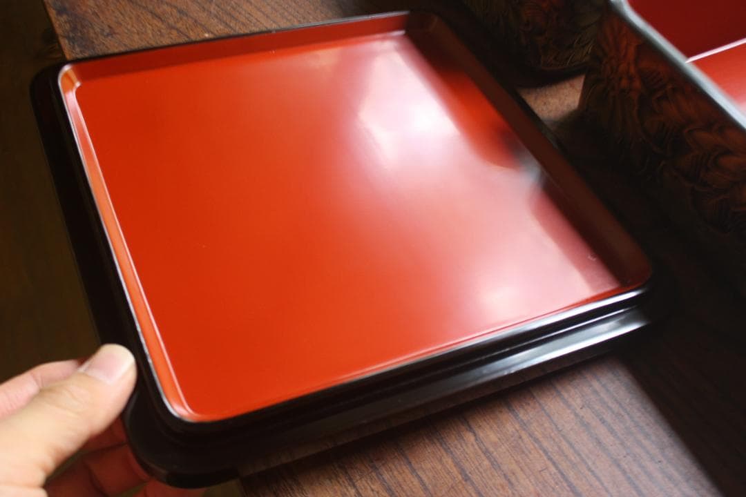 極小保管キズ有！端正な内朱黒漆に優美な菊沈金の映える輪島塗二段重（検重箱お重重箱