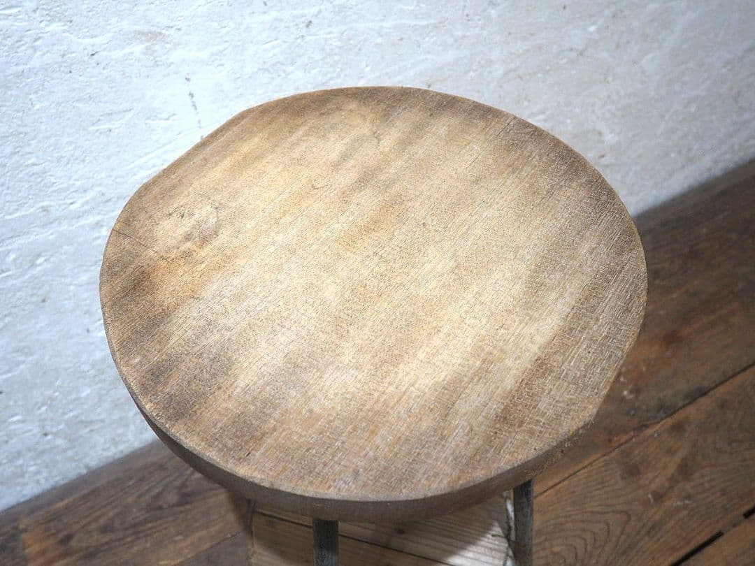 1327 ビンテージ　古い鉄脚の陳列台　展示台　花台　ガーデン　レトロ　テーブル