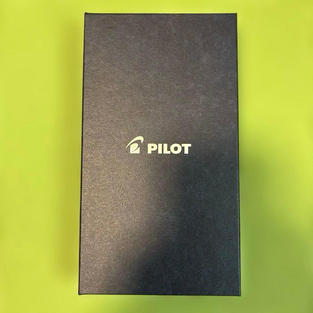 PILOT社2014年株主優待セット（高級ボールペン と革製ペンケースセット）