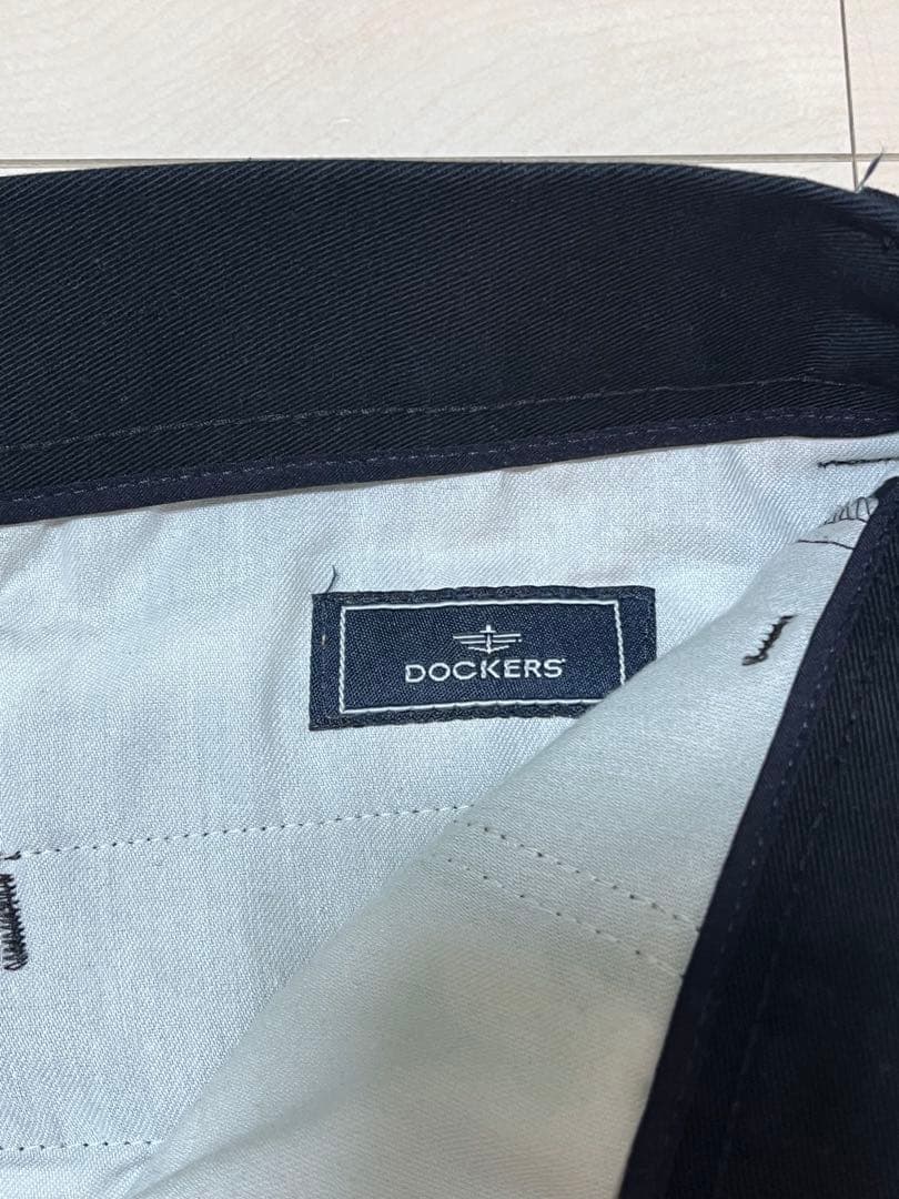 カ*イ様 美品 激安 新品　黒　DOCKERS ブラック　ツータック　チノ ドッ