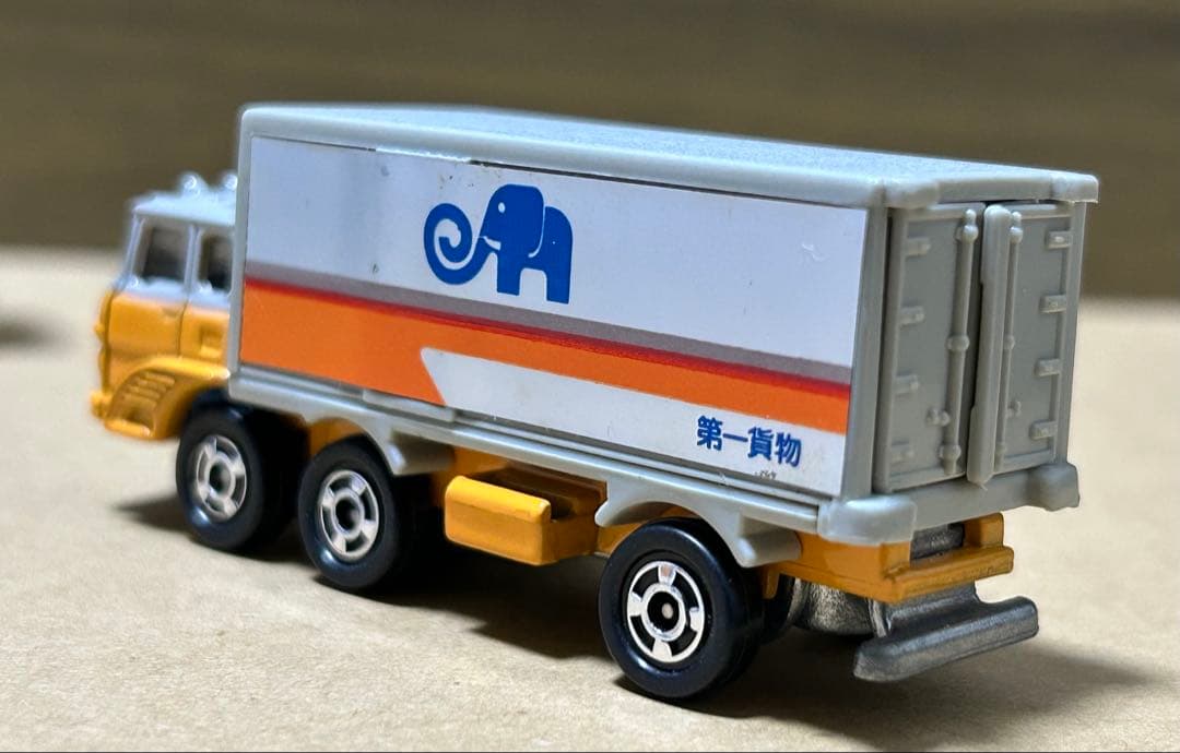 日本製 トミカ ふそう パネルバン 第一貨物