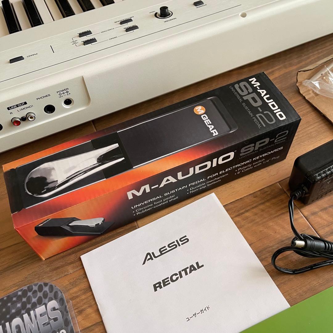 【ほぼ新品】Alesis Recital 88鍵盤　電子ピアノ【ホワイト】