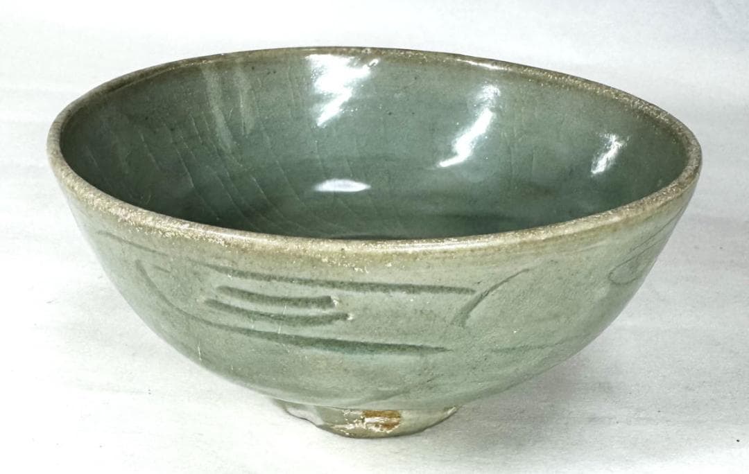 宋時代 龍泉窯青磁刻花茶碗 箱付 時代品 伝世品焼物 歴史唐物 WWTT185