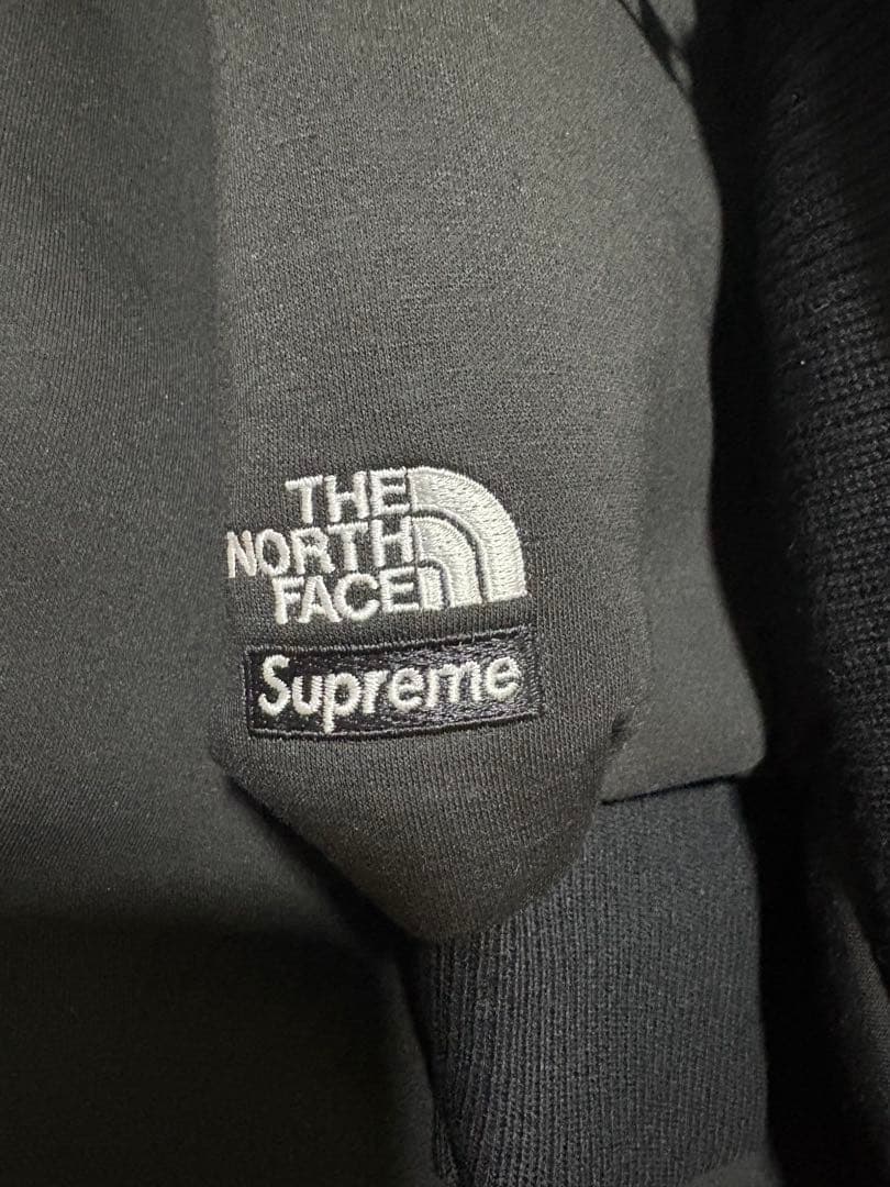 The North Face x Supreme ブラックフーディ