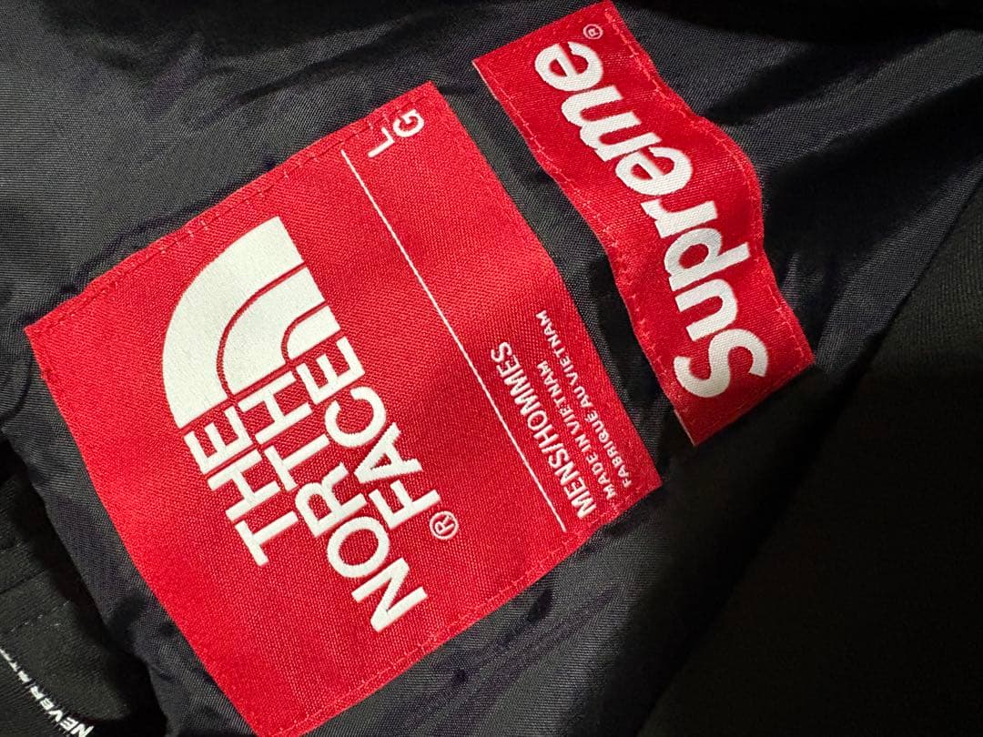 The North Face x Supreme ブラックフーディ