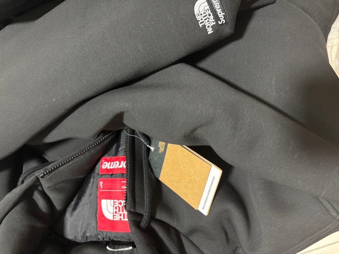 The North Face x Supreme ブラックフーディ