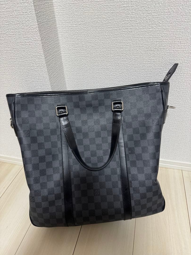 LOUIS VUITTON ダミエグラフィット　ルイヴィトン　タダオ