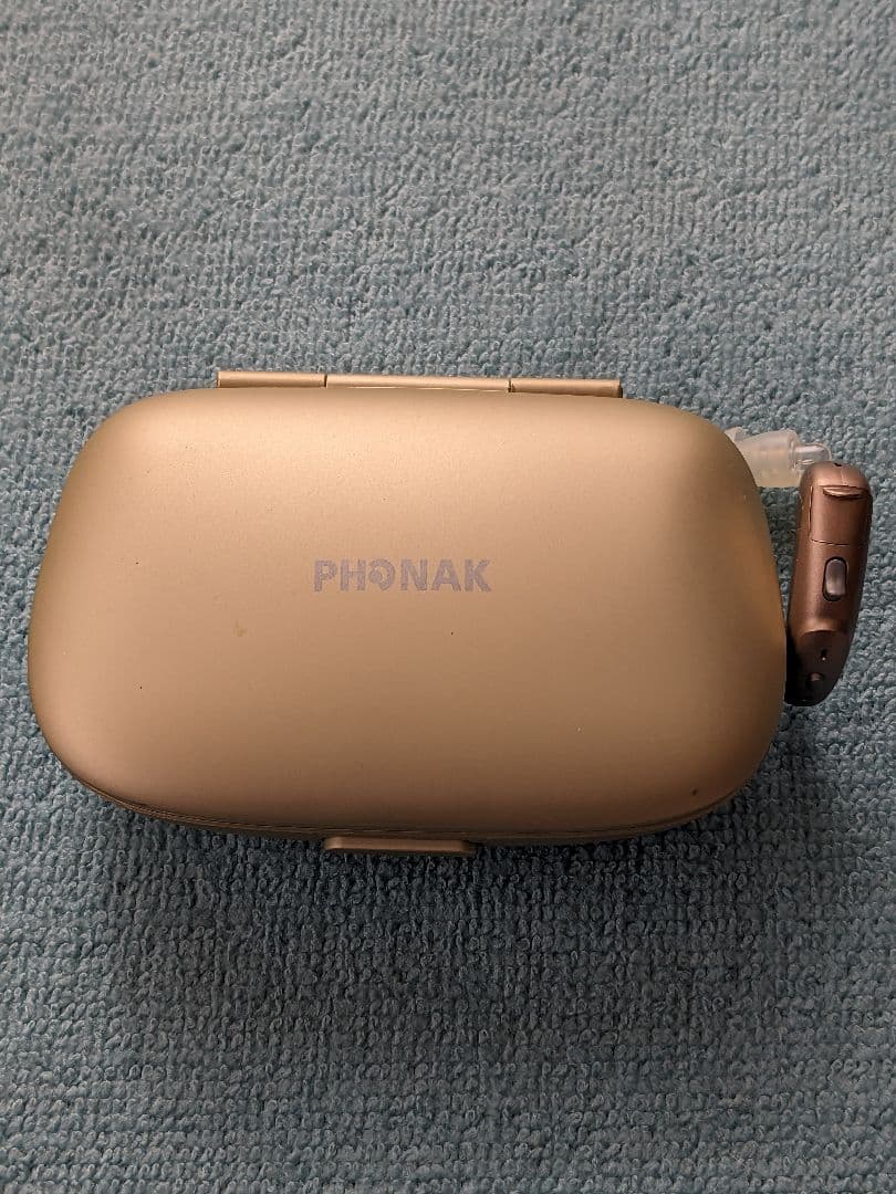 集音器　補聴器 耳掛け型 　ケース　イヤホン予備　電池付き