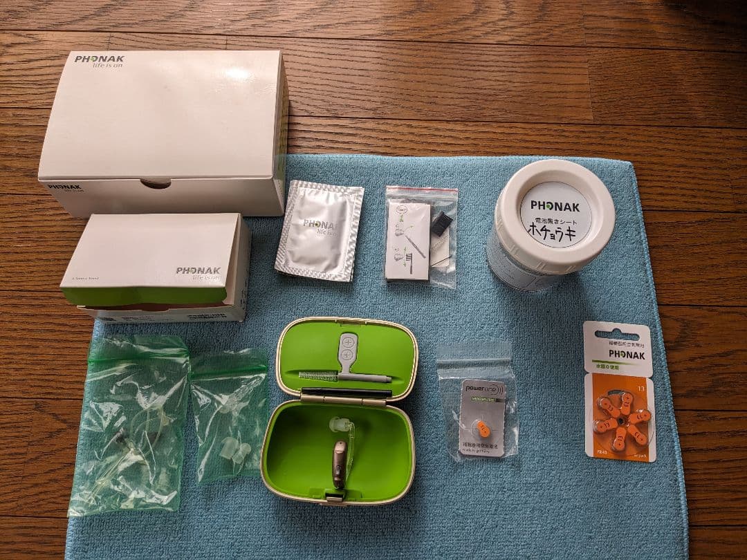 集音器　補聴器 耳掛け型 　ケース　イヤホン予備　電池付き