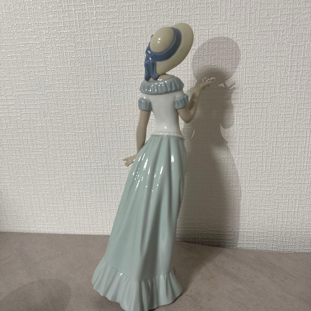【美品】Nao リヤドロ 蝶と戯れてGirl Holding Butterfly
