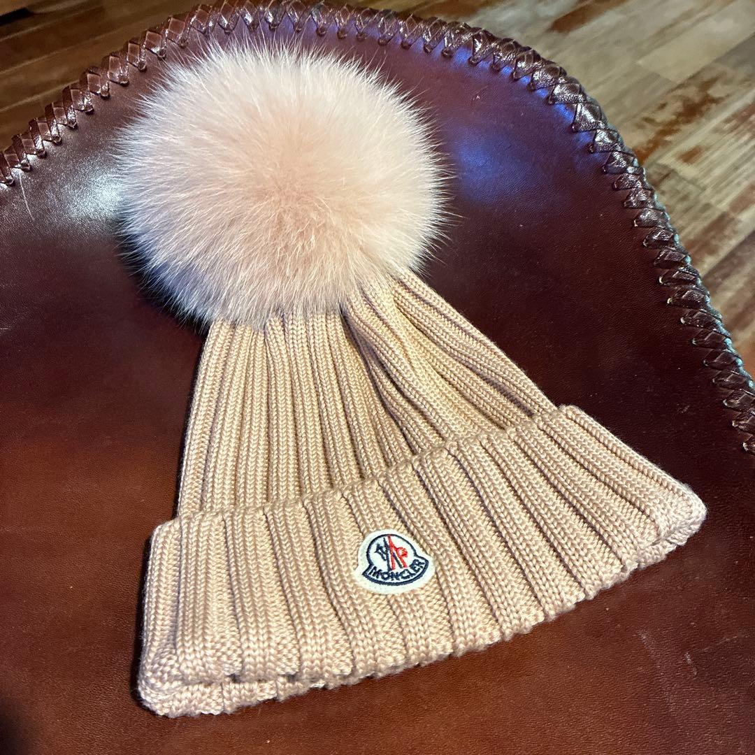 美品！MONCLER ファー付きニット帽
