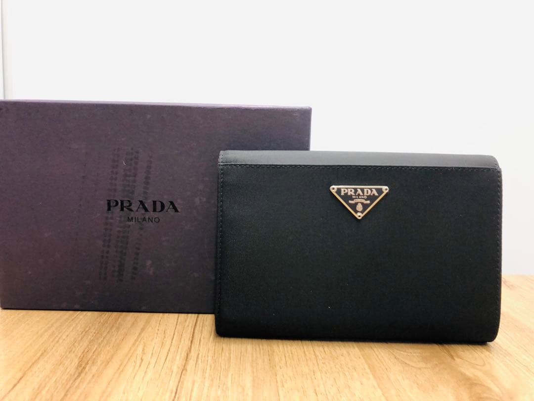新品！ PRADA 3つ折り財布 ブラック