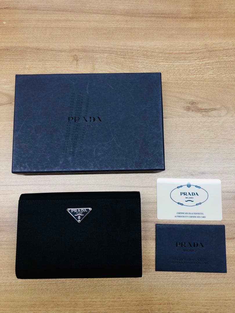 新品！ PRADA 3つ折り財布 ブラック