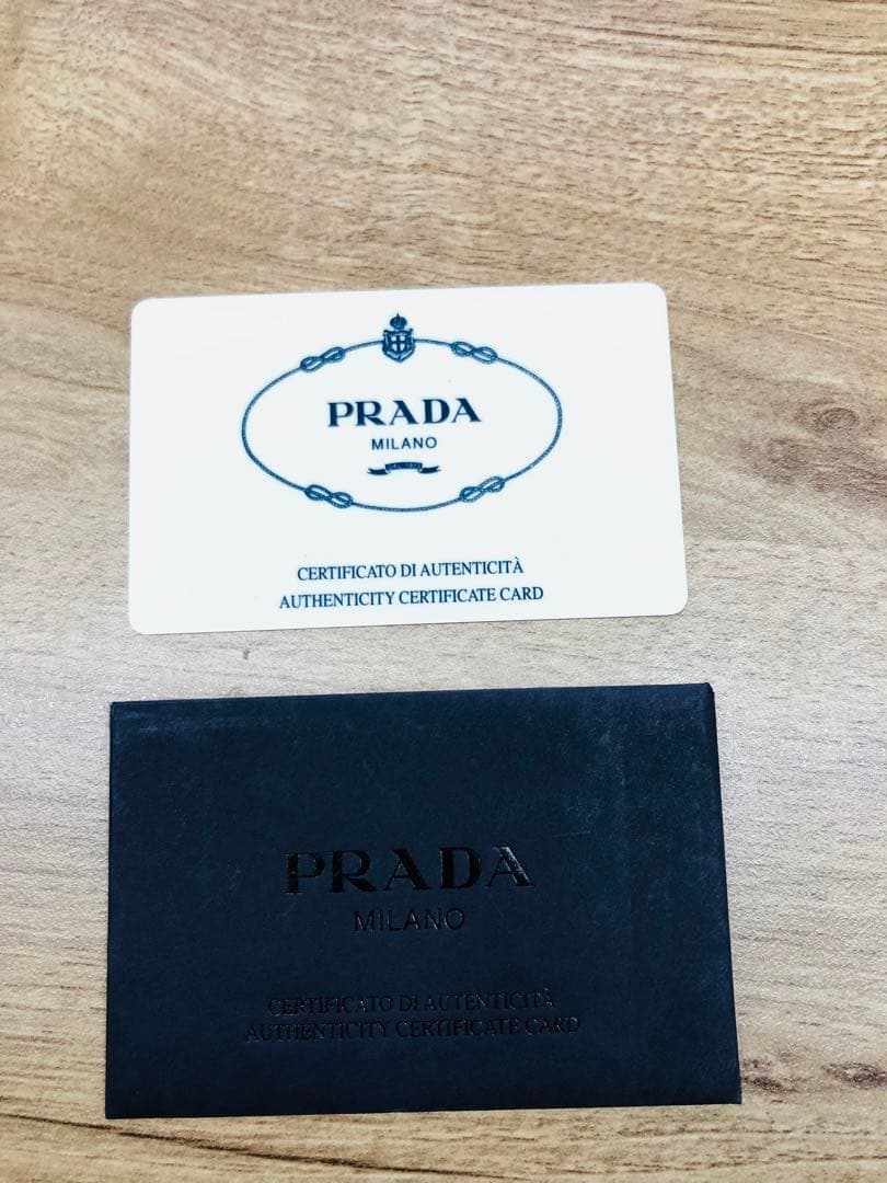 新品！ PRADA 3つ折り財布 ブラック