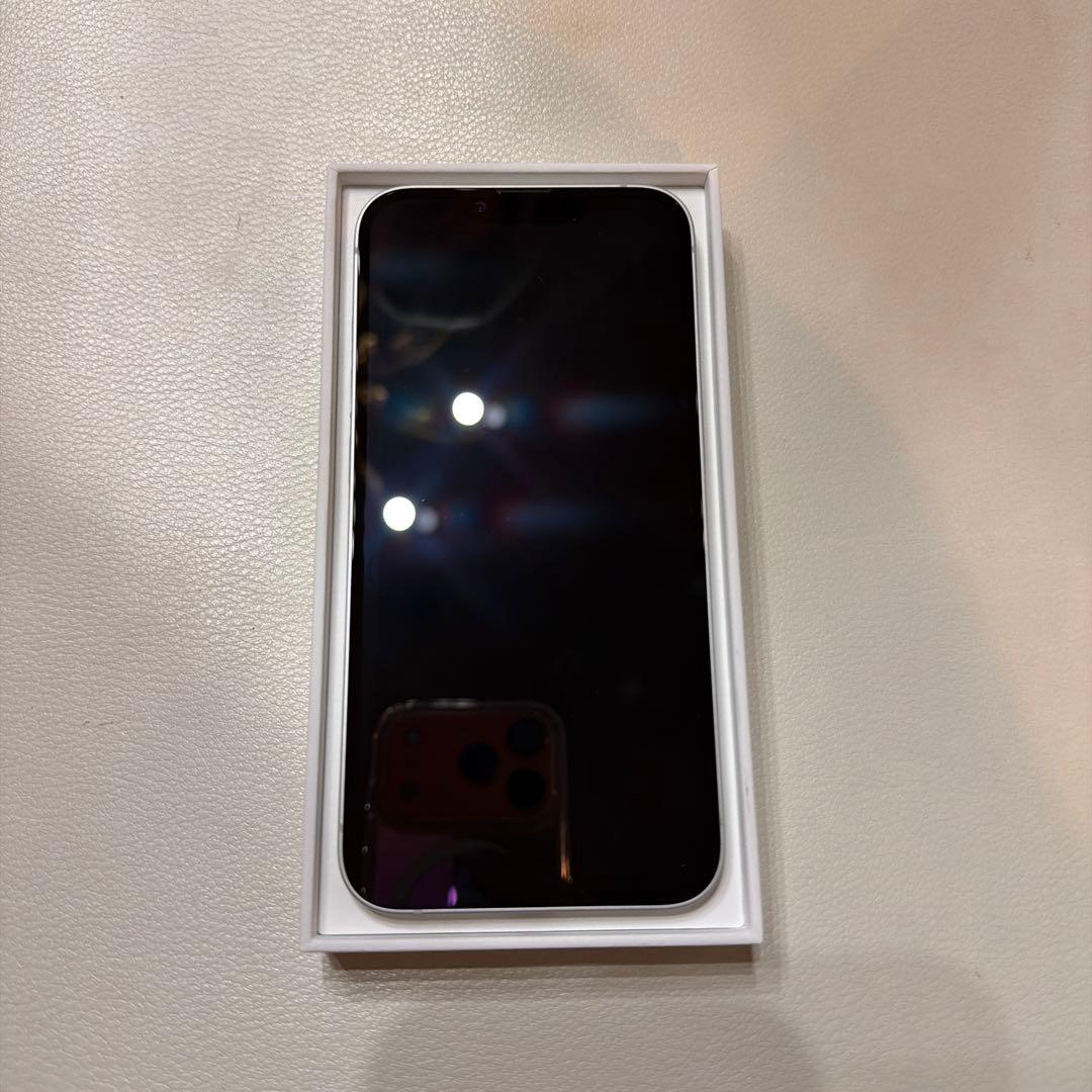 Apple iPhone16e 256GB 本体 ホワイト 充電ケーブル付き