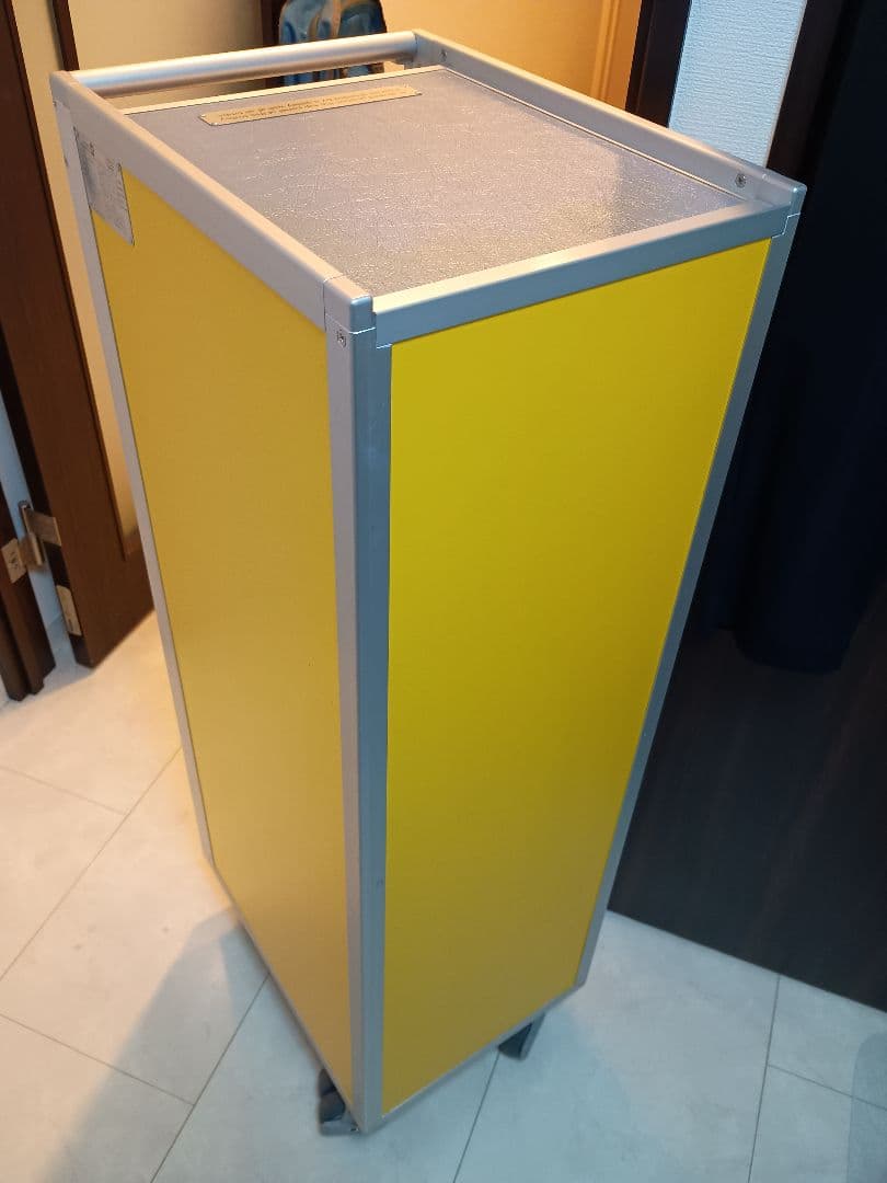 新古品★元バニラエア　カート　※ドロワー4つ・機内食用トレイ1個付き